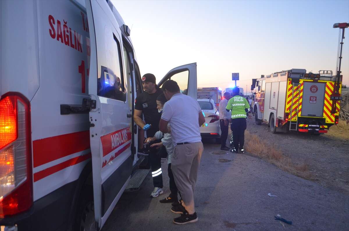 Yolcu otobüsü şarampole devrildi! 2'si ağır 46 yaralı var 4